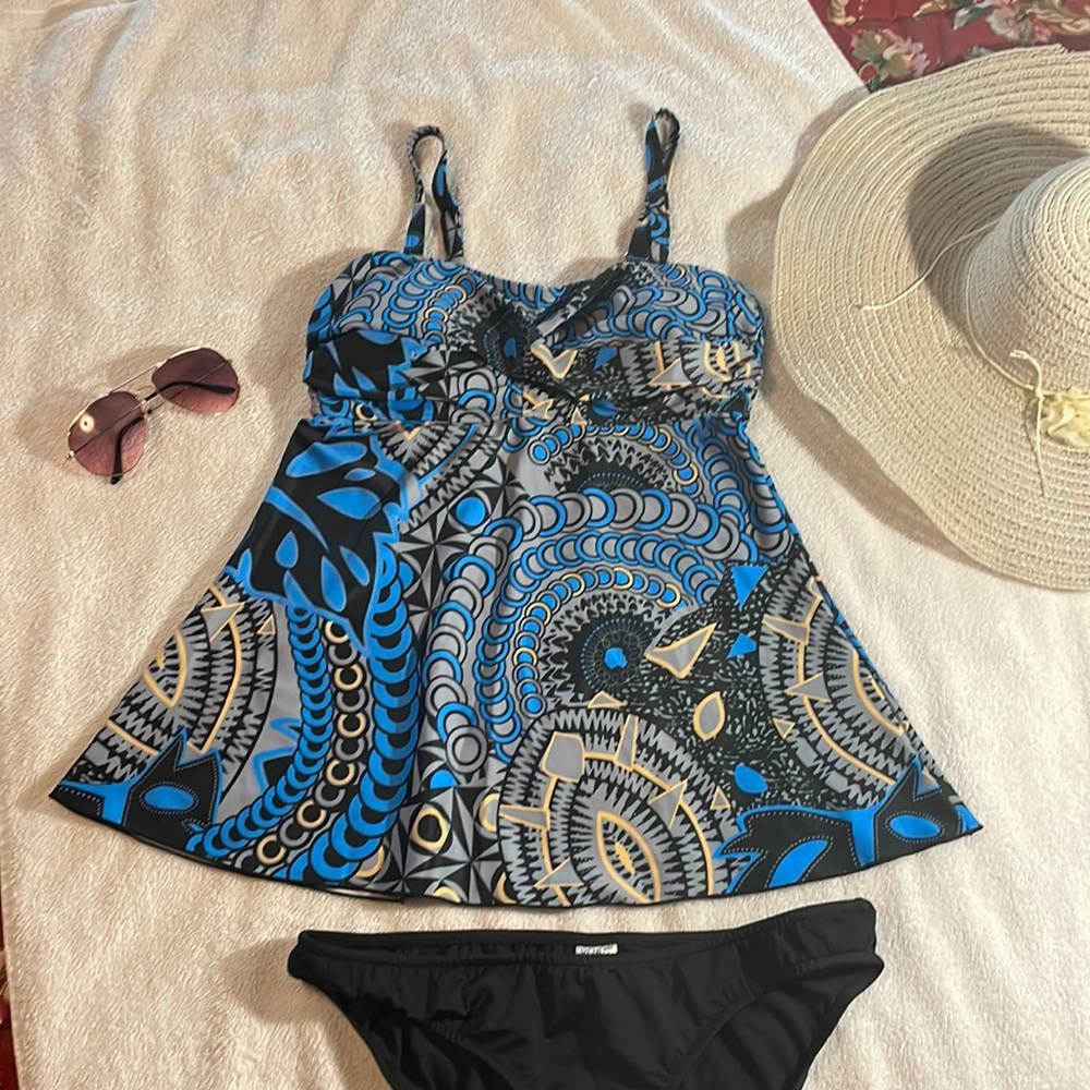 NWOT Twist Front Colorful Tankini, Size M